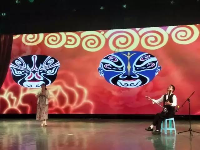 古怪巫师逃离村庄